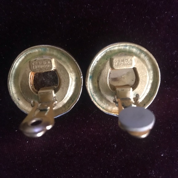 Linda Levinson Clip On Earrings - Picture 2 of 6